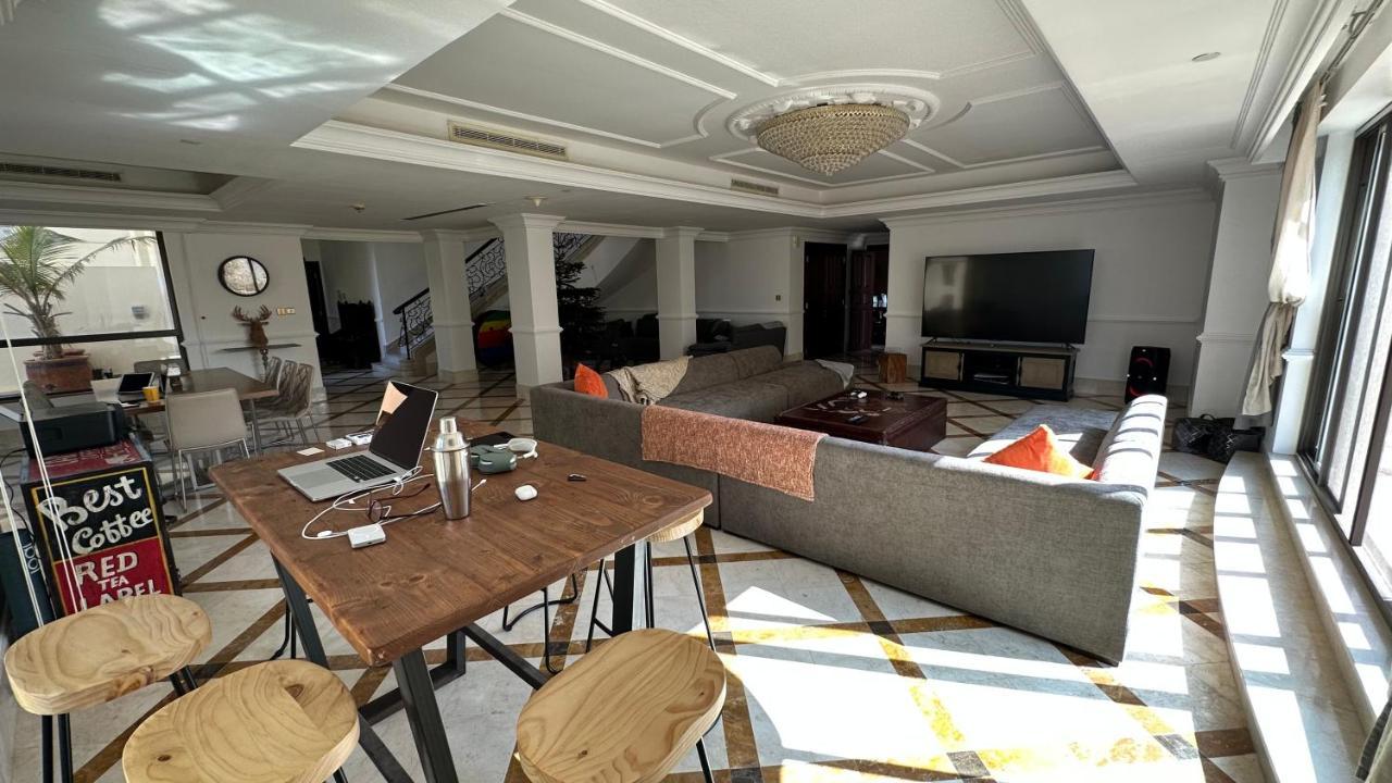 Neyar Beach Vibes - The Penthouse Hostel Dubai Buitenkant foto