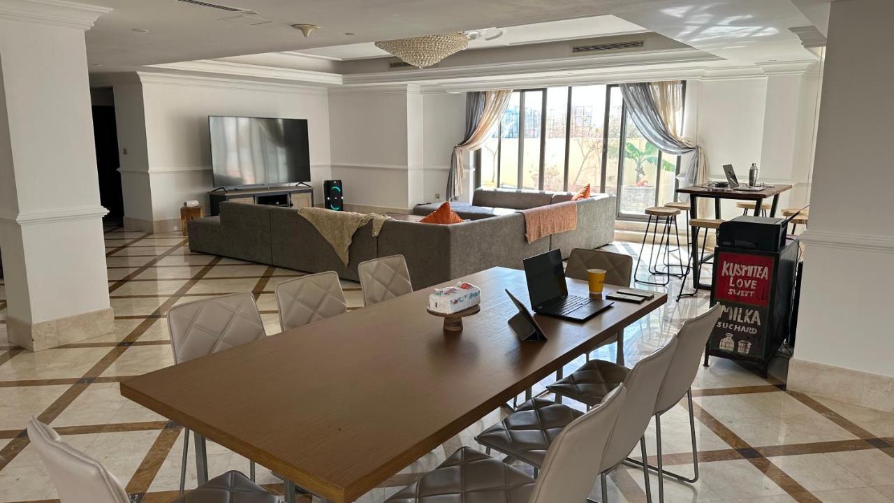 Neyar Beach Vibes - The Penthouse Hostel Dubai Buitenkant foto