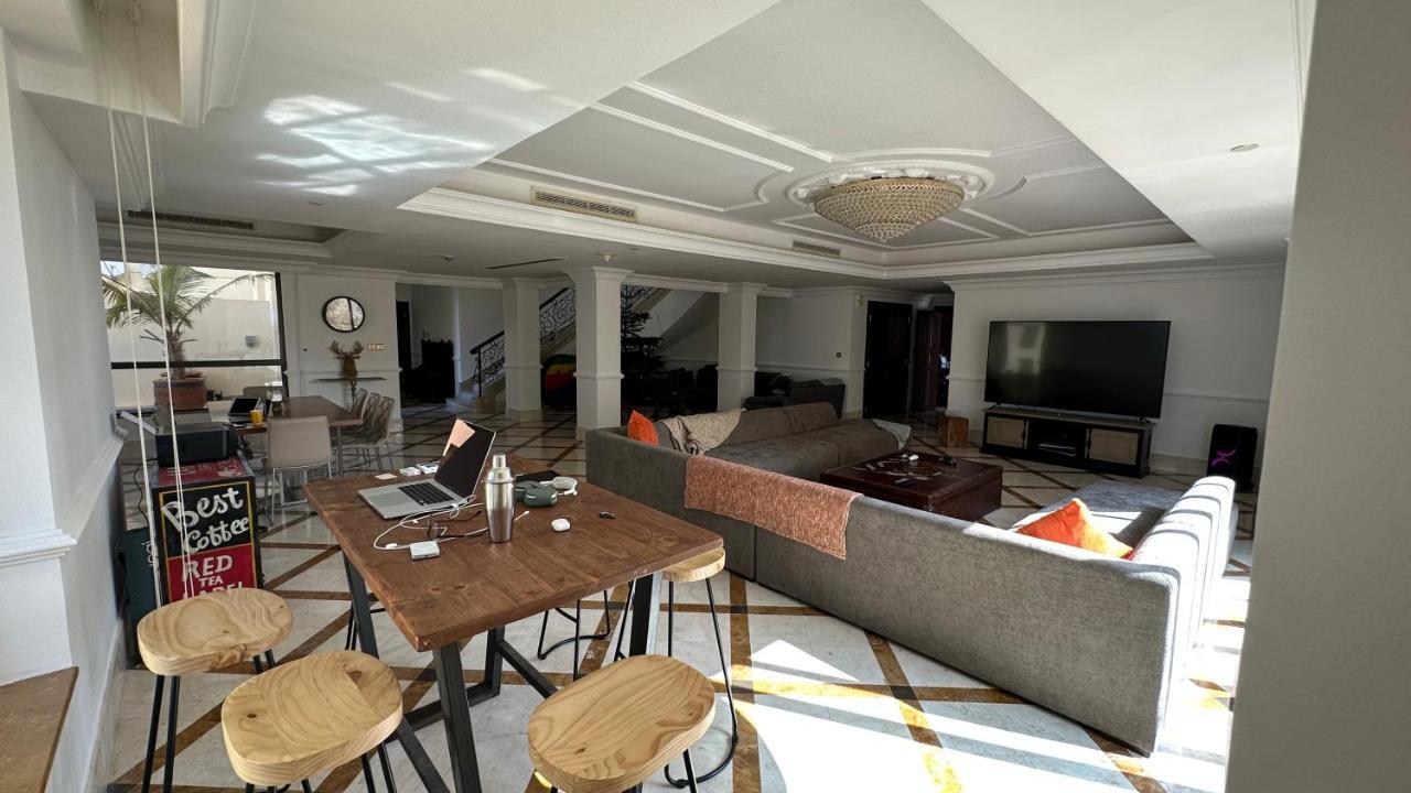Neyar Beach Vibes - The Penthouse Hostel Dubai Buitenkant foto
